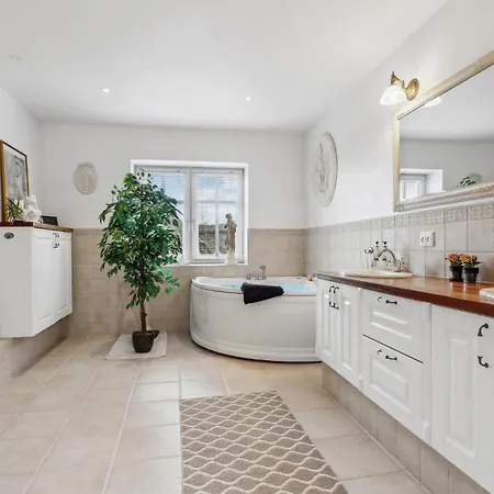 Dom wakacyjny Nice In With Kitchen *